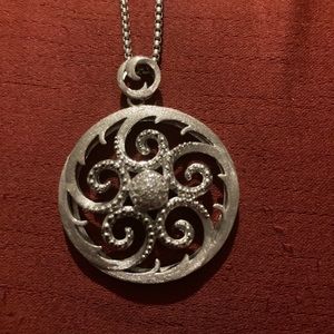 Costume pendant necklace